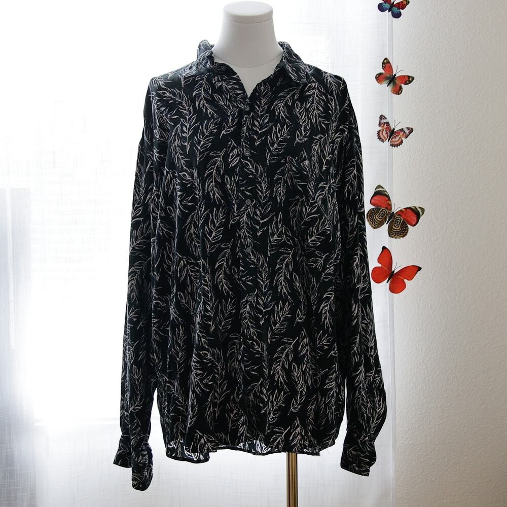 Perry Ellis Women's Silk Button-down blouse size L